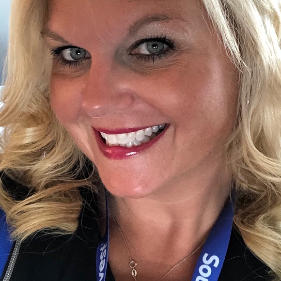 Meet your Posher, Heather - Picture 1 of 1